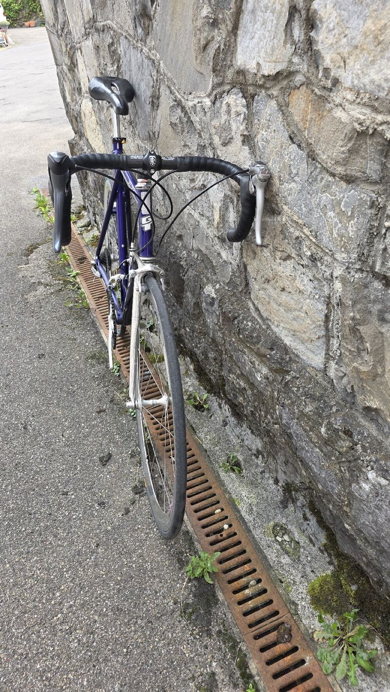 GT Vélos: Fahrrad Rennrad, GT  – D'occasion à Pfäffikon SZ par Brocki-21 6