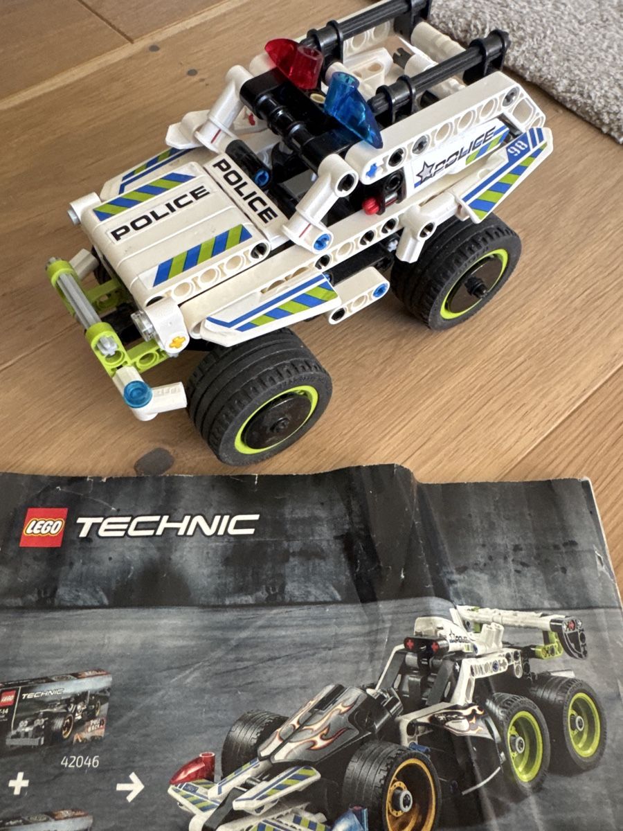 Lego Kit di costruzioni: Lego Technic Police Concept Car 42047 – Usato da Zug venduto da axx3l 1