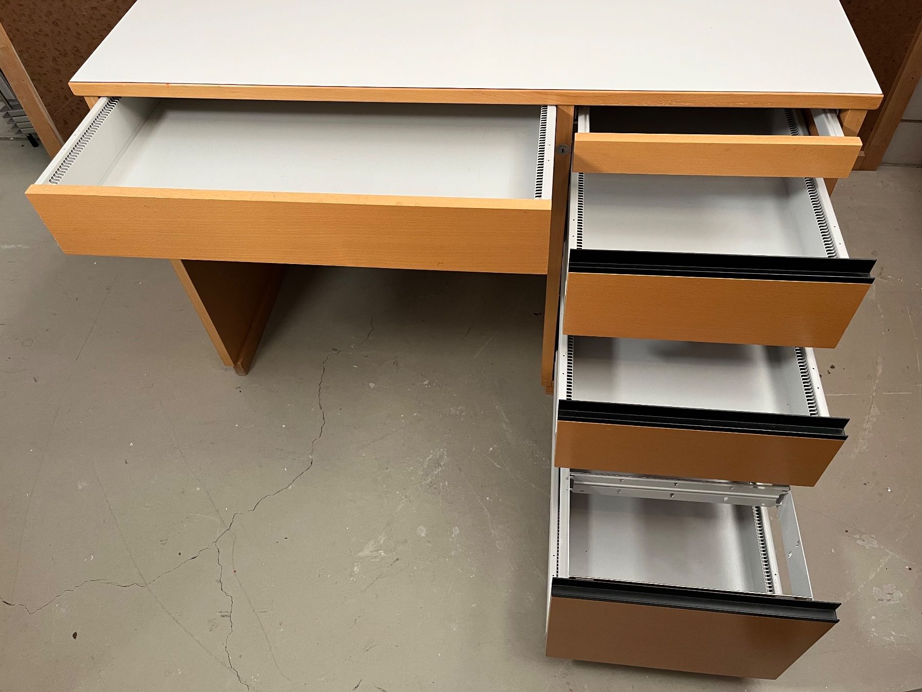 Schreibtische: Schreibtisch Holz – Gebraucht aus Schleitheim von heni75 3