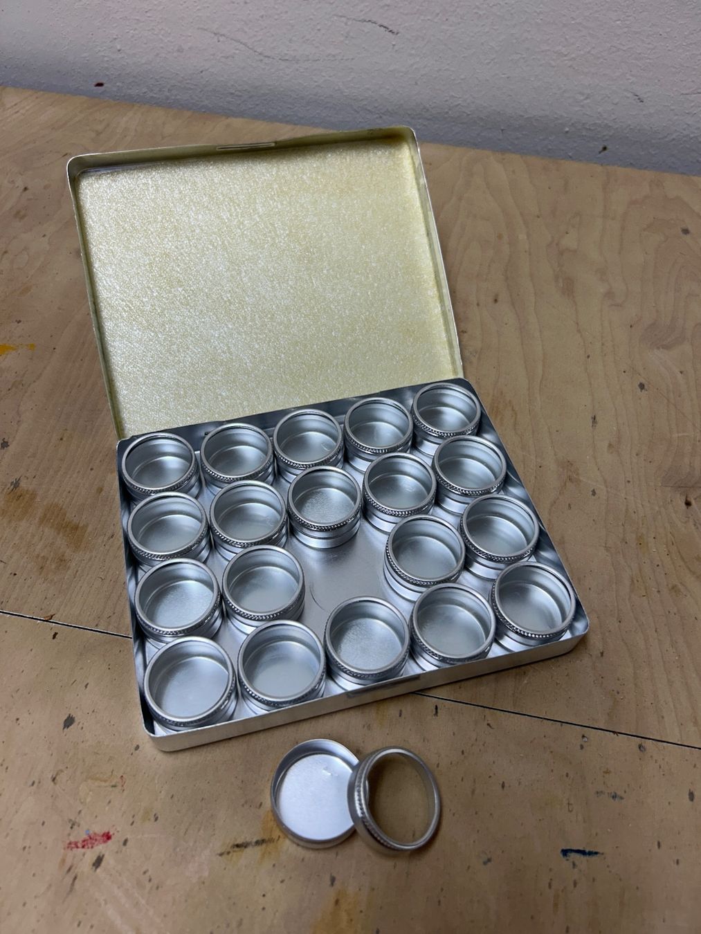 Recipients et similaires: 20 kleine Dosen mit Deckel – D'occasion à Uster par Stromboli7