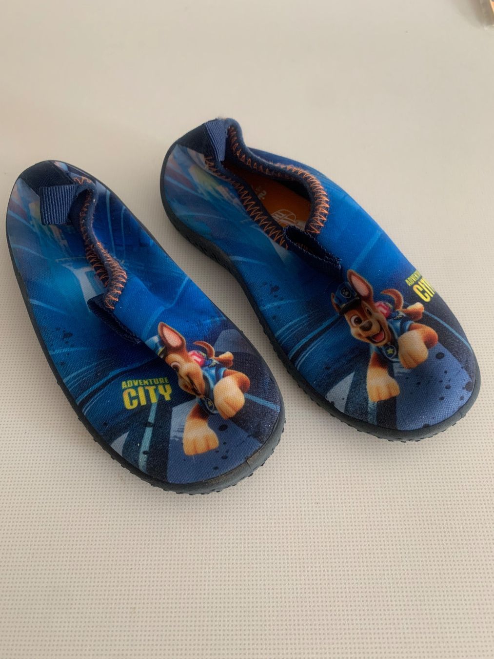 Chaussures garçon: Badeschuhe Paw Patrol Grösse 25 – D'occasion à Rosshäusern par MiJoDoOl