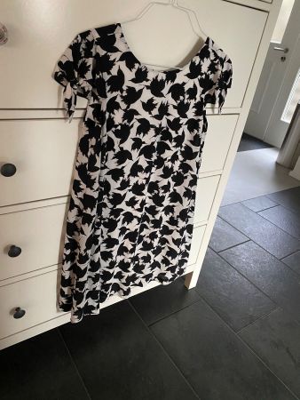 Sommerkleid schwarz weiss Vögel Gr. S Neuwertig Bänderärmel