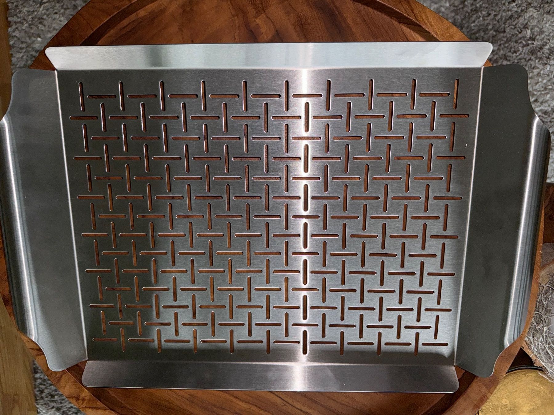 Servierplatten: Serviertablet Rechaud Blech Servierplatte Metall perforiert – Gebraucht aus Aesch ZH von Goonies_1 5