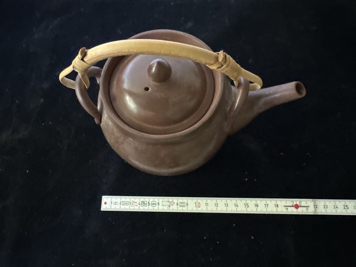 Teiere: Rustikale Teekanne mit Bambusgriff, Vintage – Usato da Zürich venduto da Chaeffeler 4