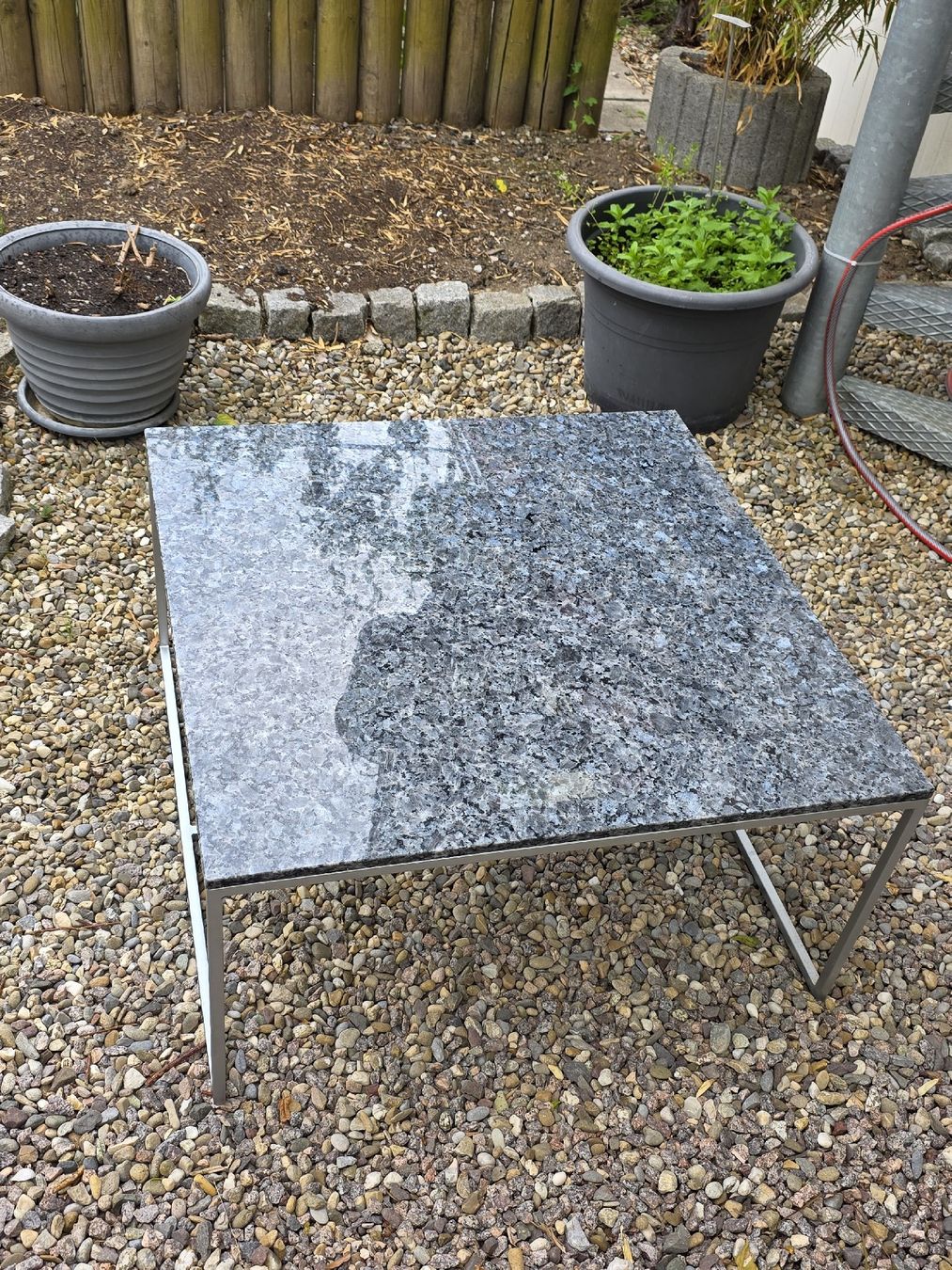 Pietre & tegole: Quadratischer Couchtisch mit Granitplatte, modern – Usato da Alberswil venduto da mario889 3