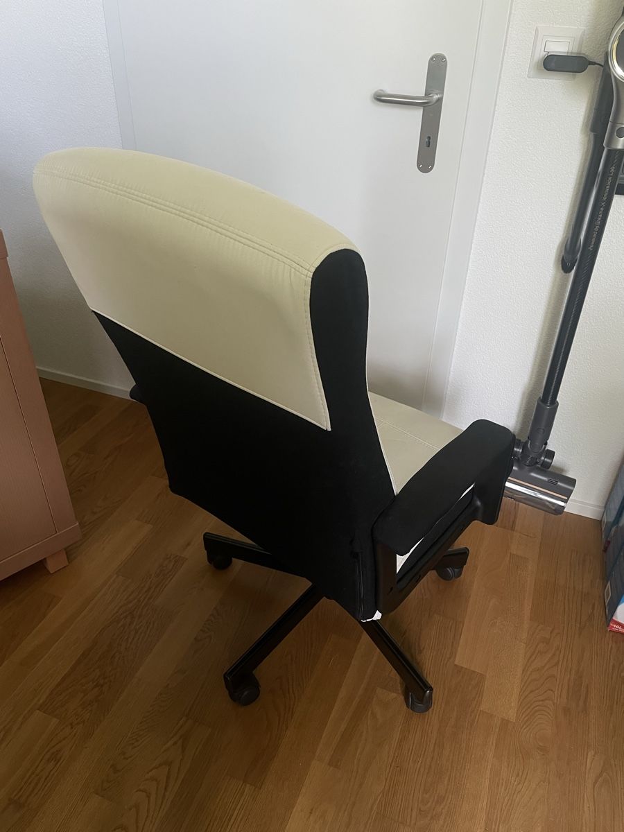 Ikea Stühle: Bürostuhl Lederoptik Weiss mit Rollen – Gebraucht aus Herzogenbuchsee von rinnardo 1