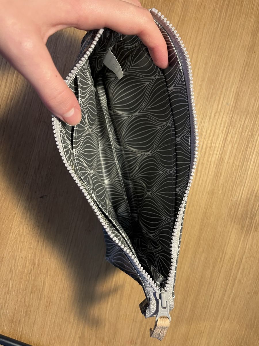 Custodie per cosmetici: Graue Kosmetiktasche  – Usato da Ebnat-Kappel venduto da ele_297p 1