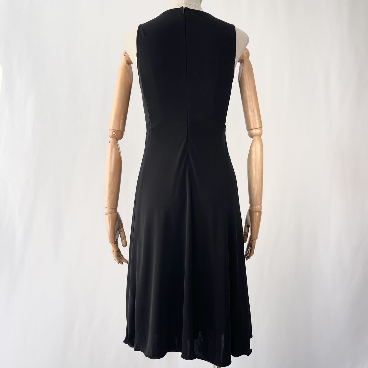 Salvatore Ferragamo Kleider: SALVATORE FERRAGAMO Black Dress – Neu (gemäss Beschreibung) aus Freienbach von Avviivva_Shop 3