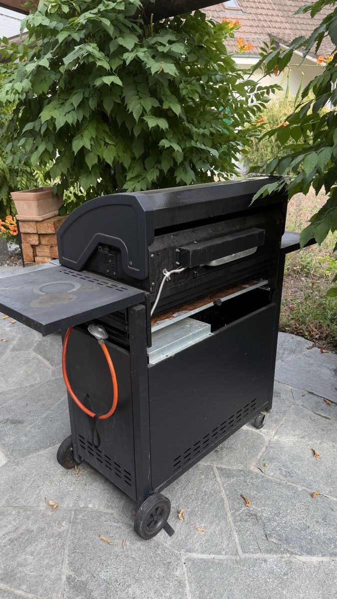 Grils: Gasgrill schwarz 4-Brenner – D'occasion à Glattfelden par Sparina 3