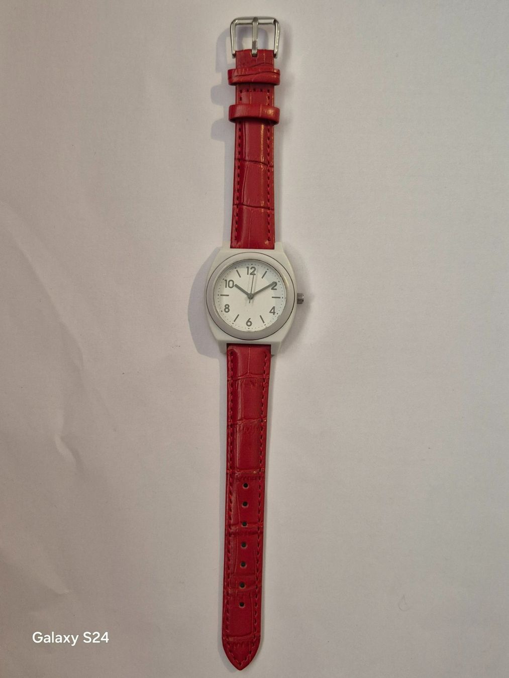 Orologi: Vintage-Uhr mit rotem Armband, einzigartiger Stil! – Usato da Losone venduto da bal_gfp6 4