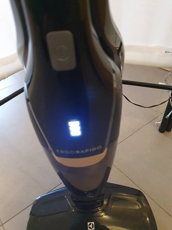 Aspirapolveri & Accessori: Aspirateur balai 2 en 1 – Usato da Chavornay venduto da er_yy7k 4