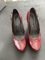 Marc Jacobs Heels, Size 40, Burgundy - Chic and Stylish!
