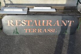 GROSSE RESTAURANT /  TERASSE REKLAMETAFEL AUS METALL