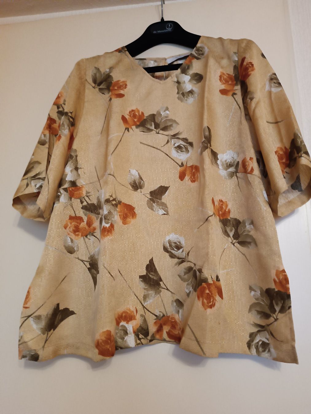 Top: Seiden Top beige mit Rosen – Nuovo (secondo la descrizione) da Horn venduto da sonjamenzi