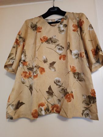 Seiden Top beige mit Rosen