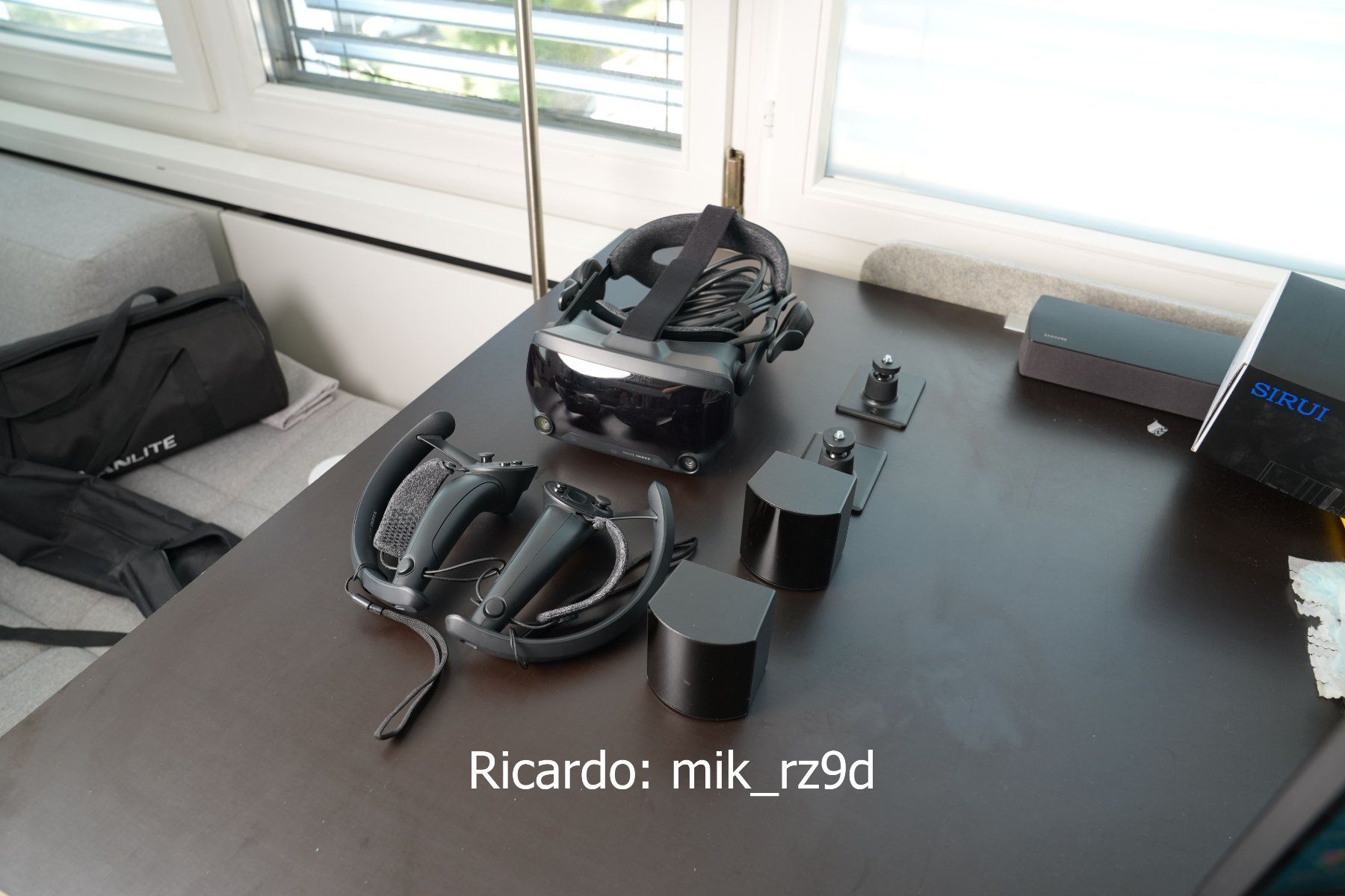 Valve Casque VR: Valve Index VR Komplettset mit Controller und Basisstationen – D'occasion à Gossau SG par mik_rz9d