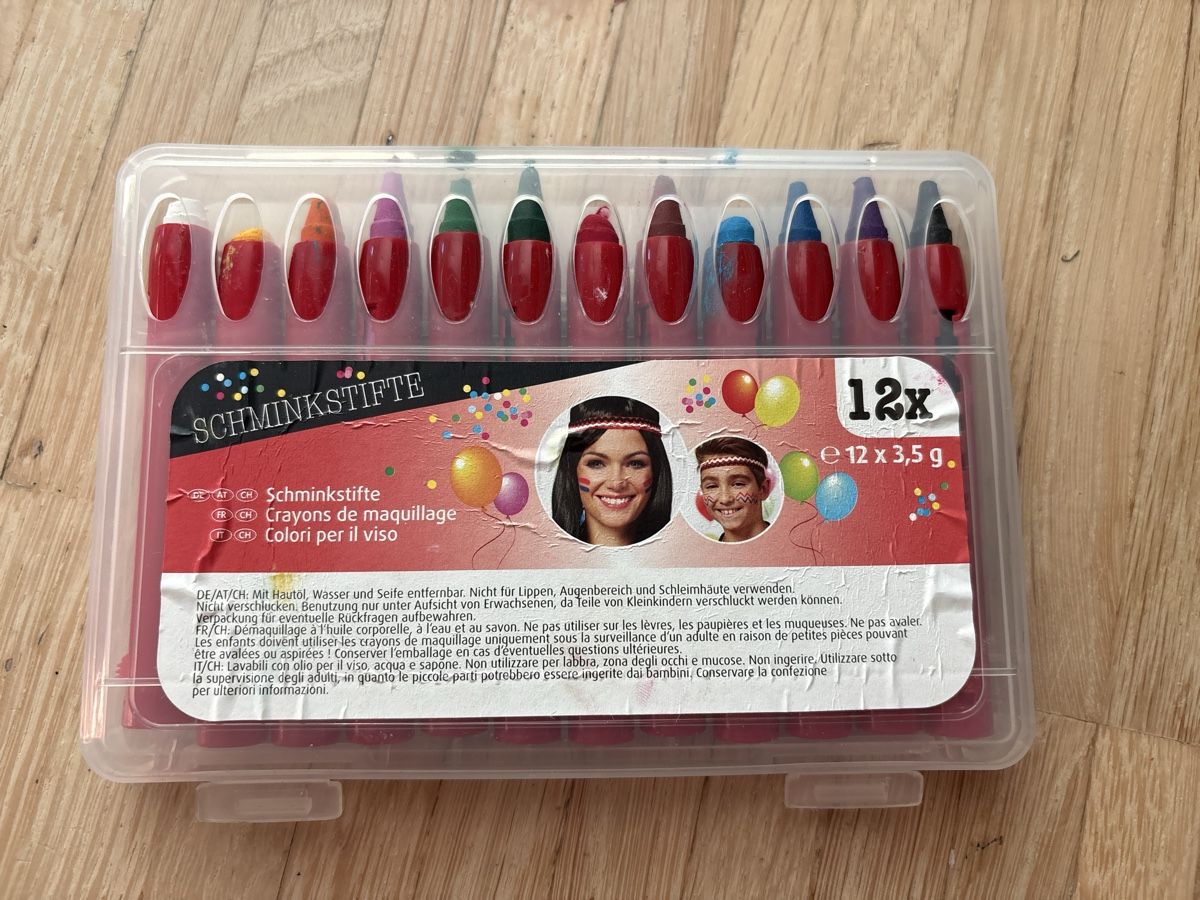 Maquillage: Face Paint Crayons Set 12 Colours – D'occasion à Nyon par Iamher