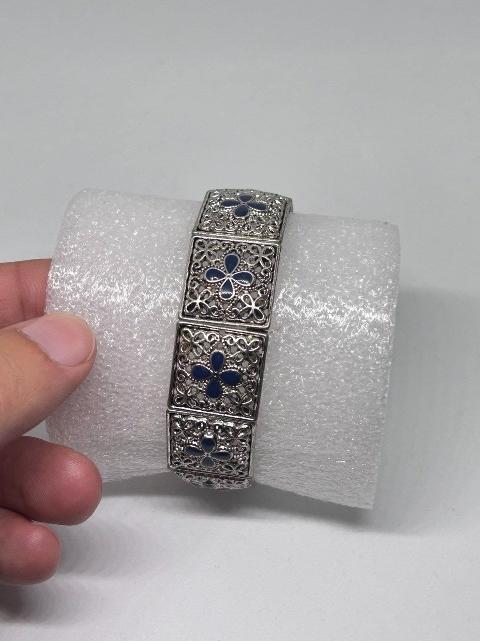 Bracciali & Braccialetti: Bracciale elastico di bigiotteria a placche argentate – Usato da Giubiasco venduto da LorisVale 4