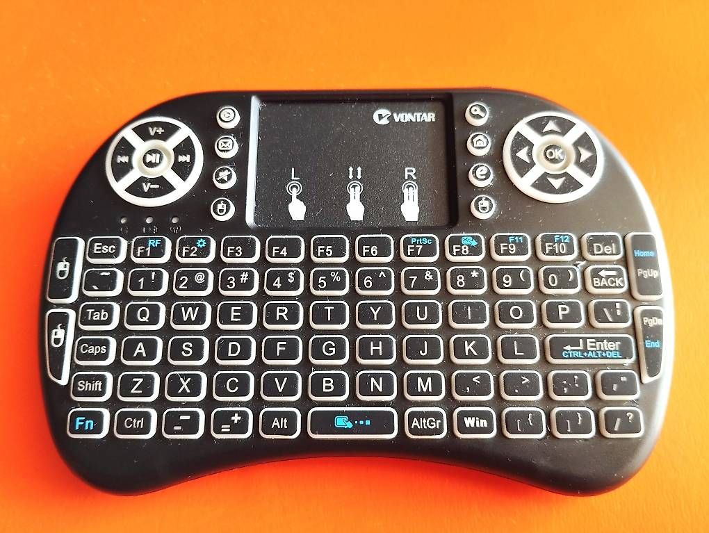 Tastiere: VONTAR Mini Wireless Keyboard mit Touchpad - Neuwertig! – Usato da Berikon venduto da m1l3n