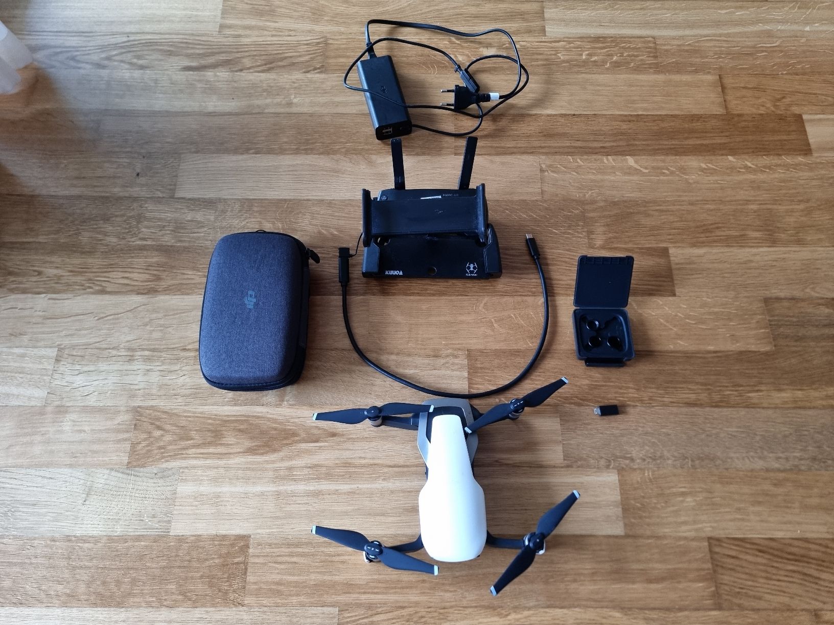 DJI Modellismo RC: DJI MAVIC AIR mit diversem Zubehör – Usato da Einsiedeln venduto da HabaschCH