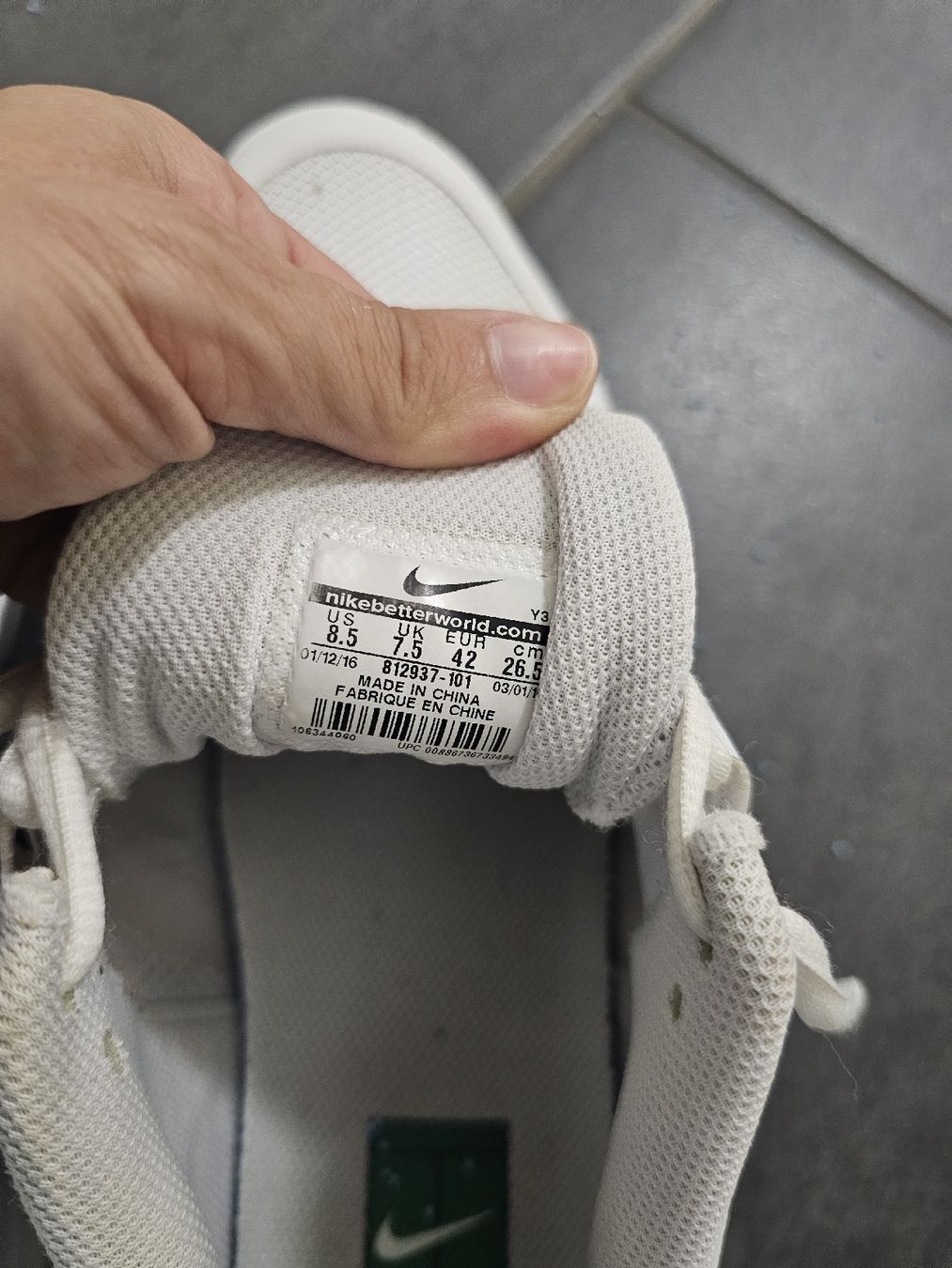 Nike Scarpe da uomo: Nike Tennisschuhe weiss, Gr. 42 – Usato da Lohn-Ammannsegg venduto da Kiki1311 4