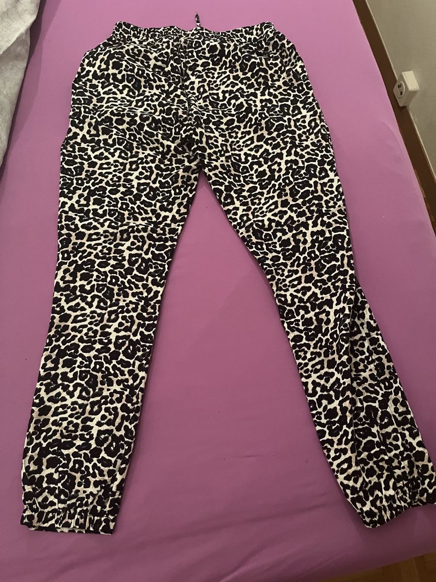 Pantaloni: Leoparden Hose Größe M – Usato da Adliswil venduto da rossoelmare