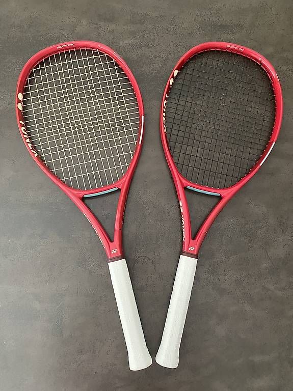 Yonex Racchette: Yonex VCORE 100 Ruby 2026  L2  État impeccable – Usato da Broc venduto da frp_8frz