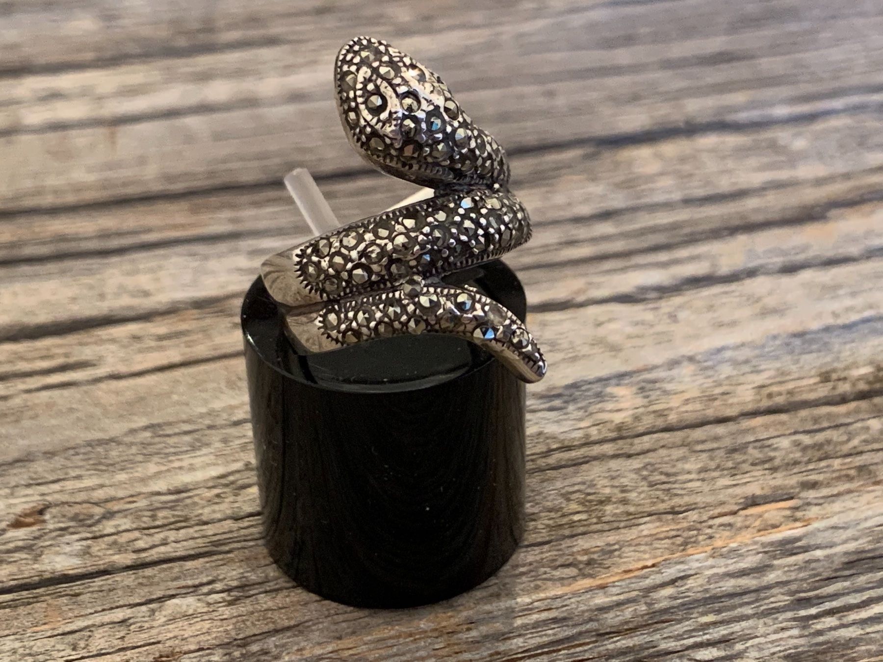 Anelli: Ring Schlange Sterling Silver mit Markasiten Gr 53,5 - mega! – Usato da Bern venduto da Jiffy 2