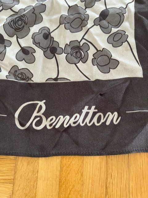 Benetton Foulard & Sciarpe: "Benetton" Foulard – Nuovo (secondo la descrizione) da Walenstadt venduto da ricamul 1