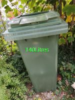 Poubelle à roulettes verte 140 litres état neuf