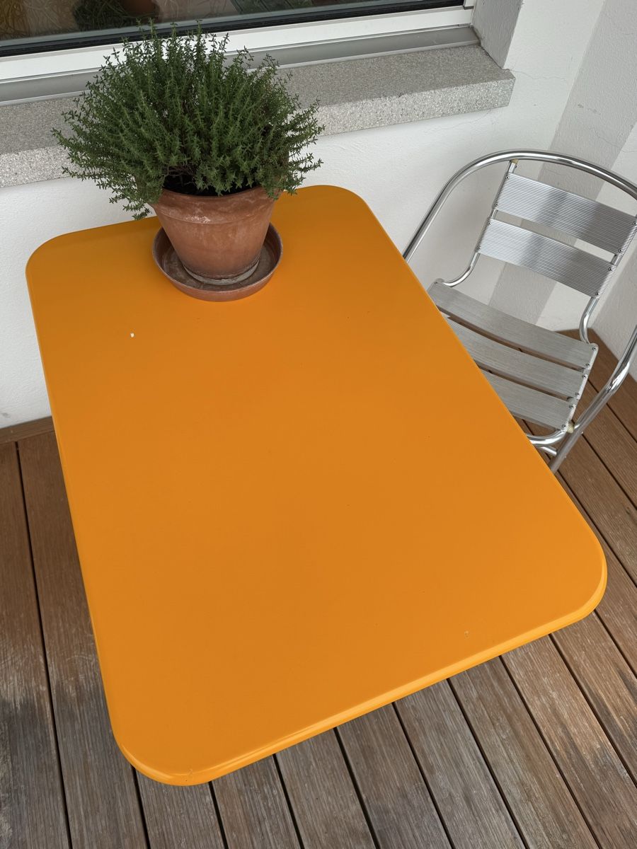 Tables: Design Tisch Orange mit Rohrgestell – D'occasion à Baden par namensalat07 3