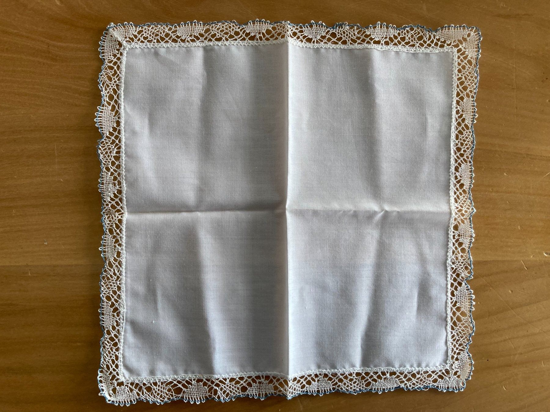 Sonstige Kleidung & Accessoires: Taschentuch  Spitzentaschentuch – Gebraucht aus Subingen von Etageren