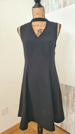 Schickes, schwarzes Chicorée Kleid, Grösse M, Top Zustand!