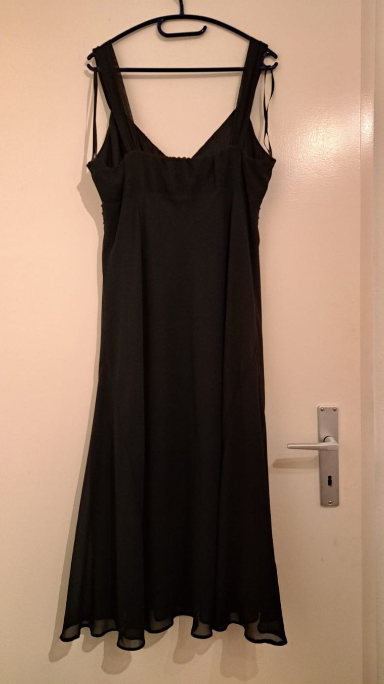 Vestiti: Schwarzes lockeres Trägerkleid – Usato da Waltenschwil venduto da Catlady 1