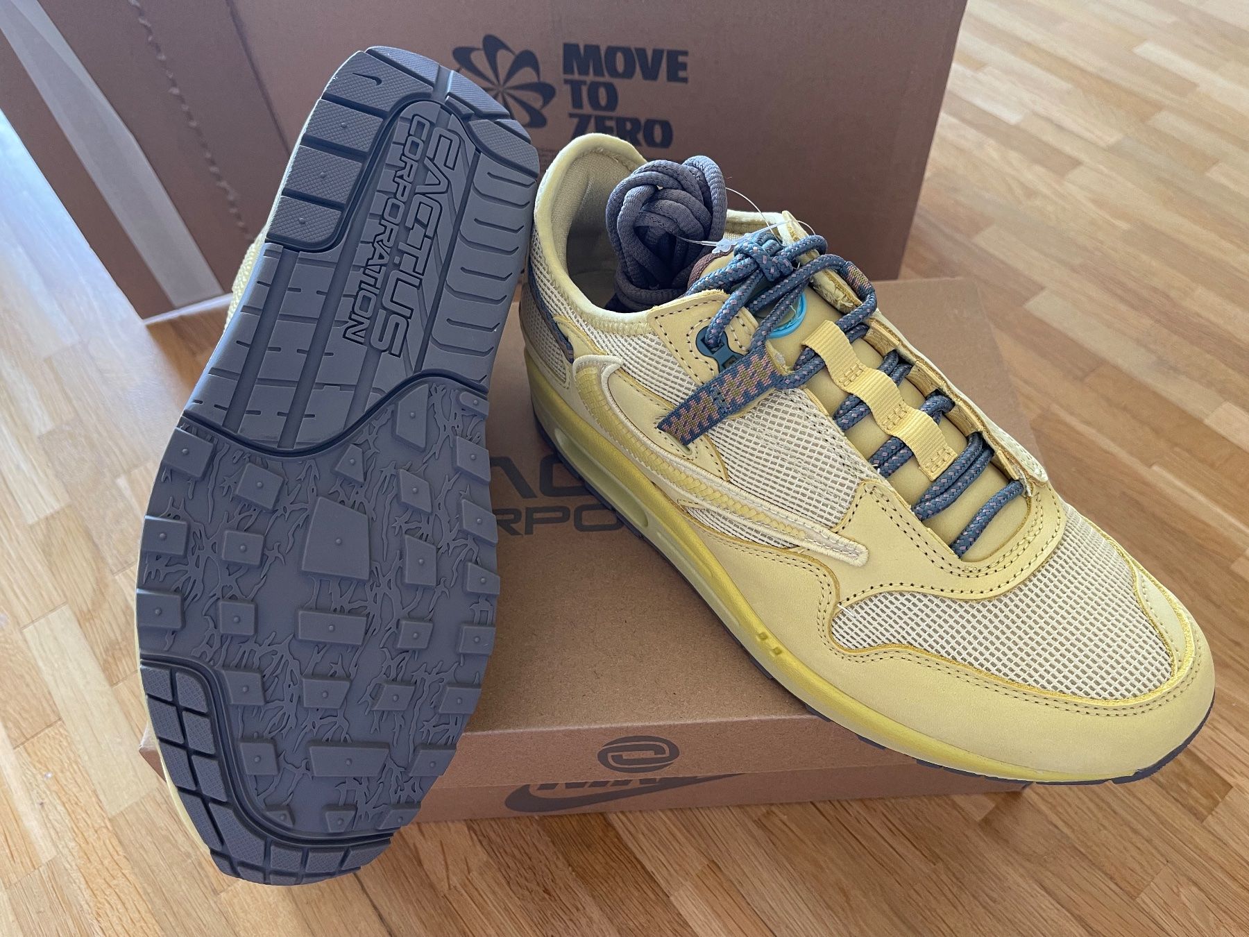 Nike Herrenschuhe: Nike Air Max 1 Cactus Jack Saturn Gold – Neu und originalverpackt aus Cham von e_c_kpk2 5