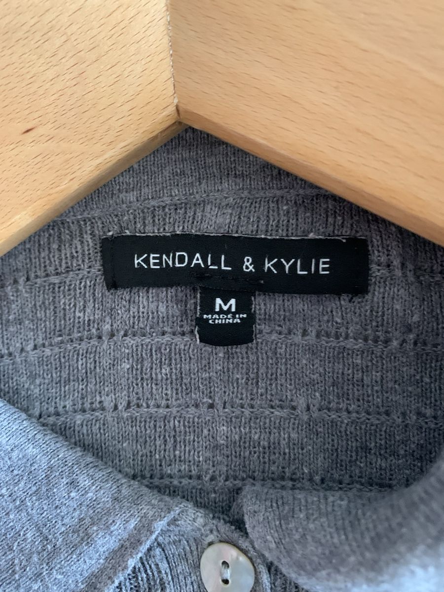 Top: Kendall+Kylie Strick-Top, Grau mit Kragen – Usato da Zürich venduto da med_qdd6 1