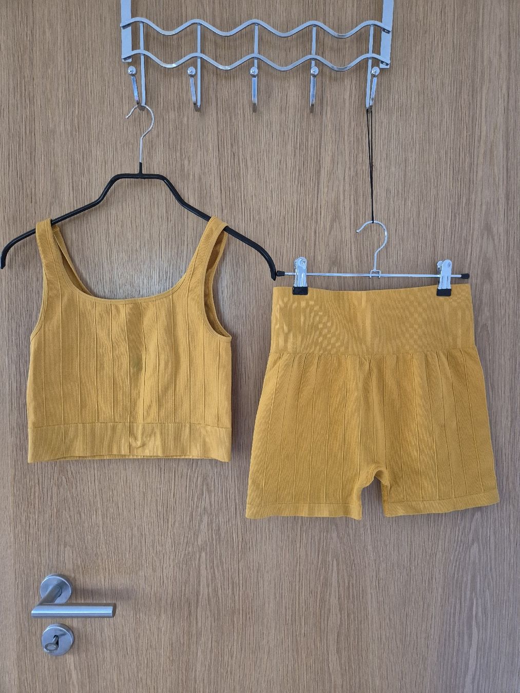 Lotti di vestiti: Ensemble Sport H&M Jaune Moutarde Taille S,  – Usato da Alle venduto da Fanny8952
