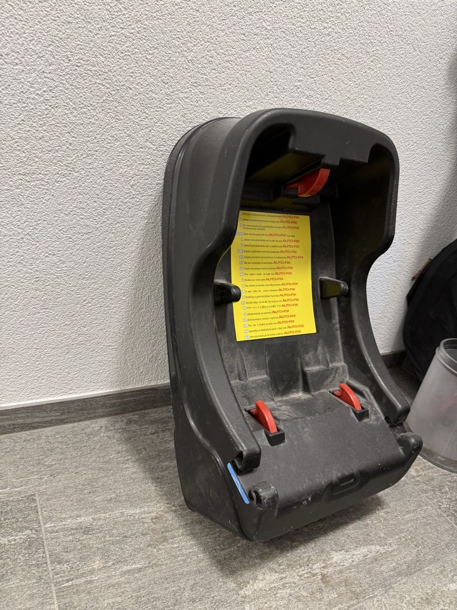 Tutti i ricambio: Babyschale/Autositz Basisstation, universal - Top Zustand! – Usato da Andiast venduto da 7159
