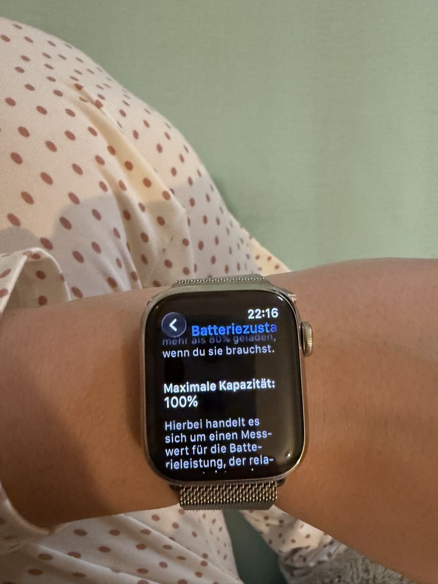 Apple Smartwatch: Apple Watch Series 8 Starlight, silber. – Usato da Luzern venduto da Lorena.haj 3