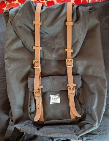 SEHR GUTER ZUSTAND Herschel Little America Rucksack, Schwarz