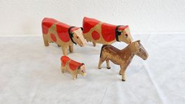 Anciens animaux de ferme en bois peint vaches cheval