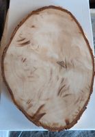 tagliere di legno grezzo con corteccia diametro 25cm