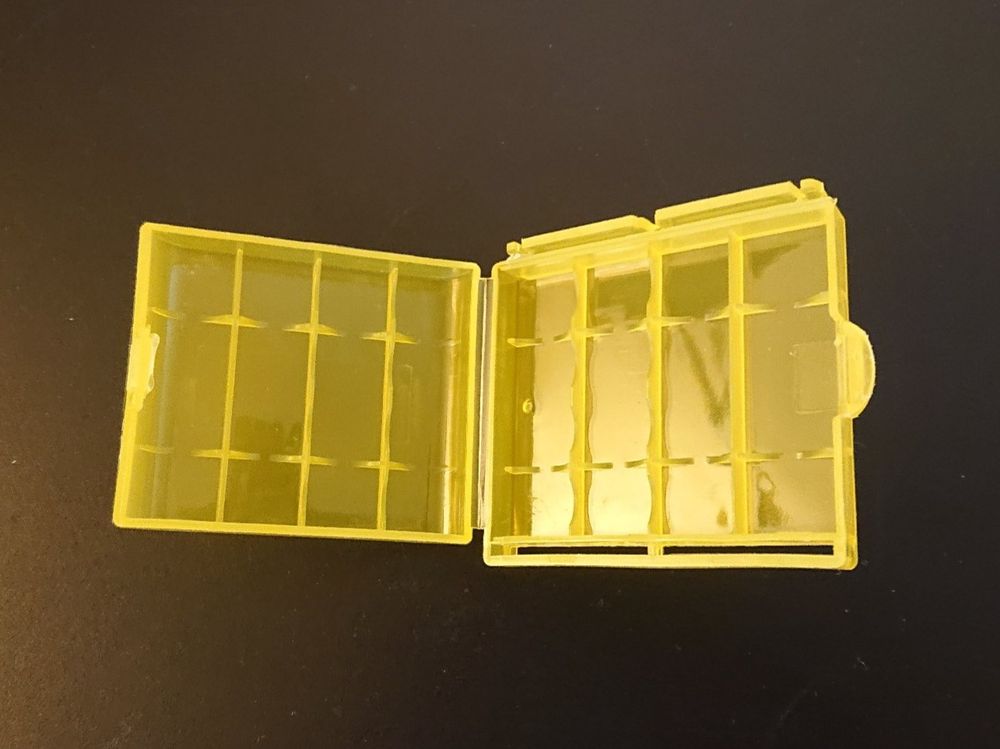 NEU - Schutzhülle Batterie Aufbewahrung Box für 4x AA - Gelb