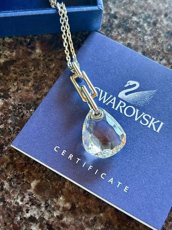 Swarovski Ketten: Swarovski Parallele Desert Glow – Neu und originalverpackt aus Perroy von barballalla 3