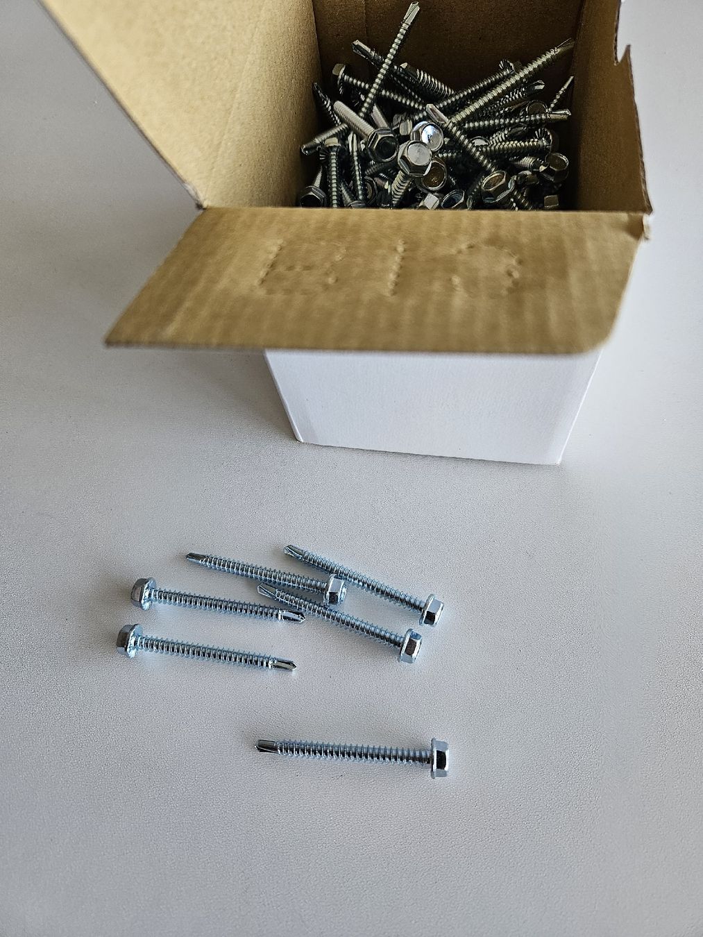 Tous les outils: schrauben  – Neuf avec emballage d'origine à Regensdorf par Zem003