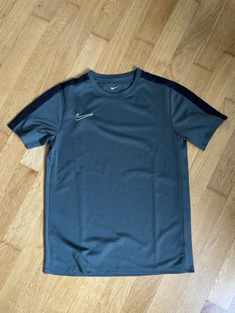 Sportshirt von Nike, grün 158-170 cm