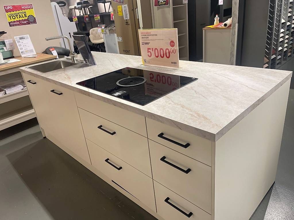 Cucine complete: ** VENDUE ** Cuisine intégrée inc. appareils électroménagers – Usato da Morges venduto da mor_9x9y 1