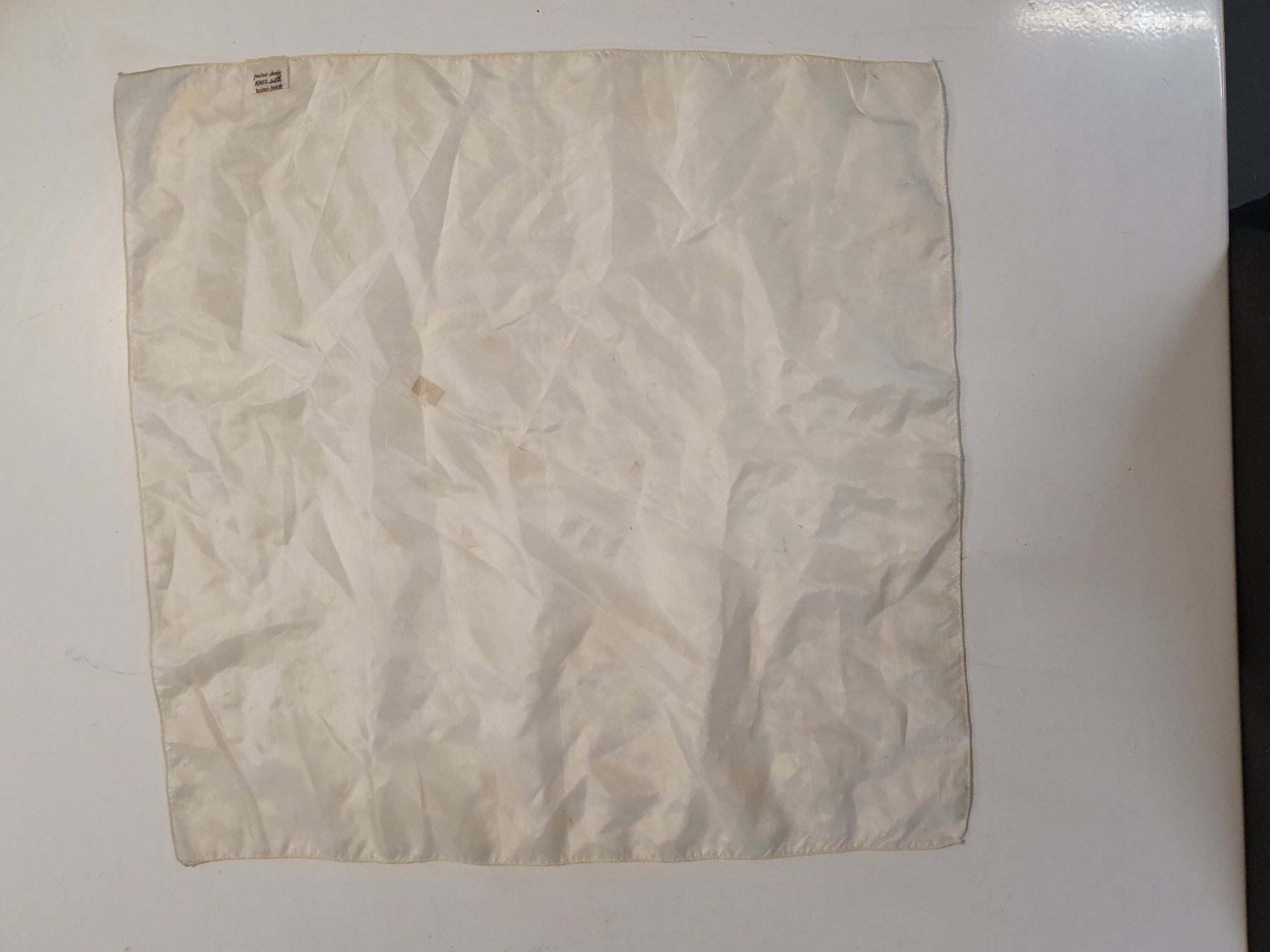 Sonstige Kleidung & Accessoires: Seidentuch weiss 43 x 43 – Gebraucht aus Zürich von loosebone