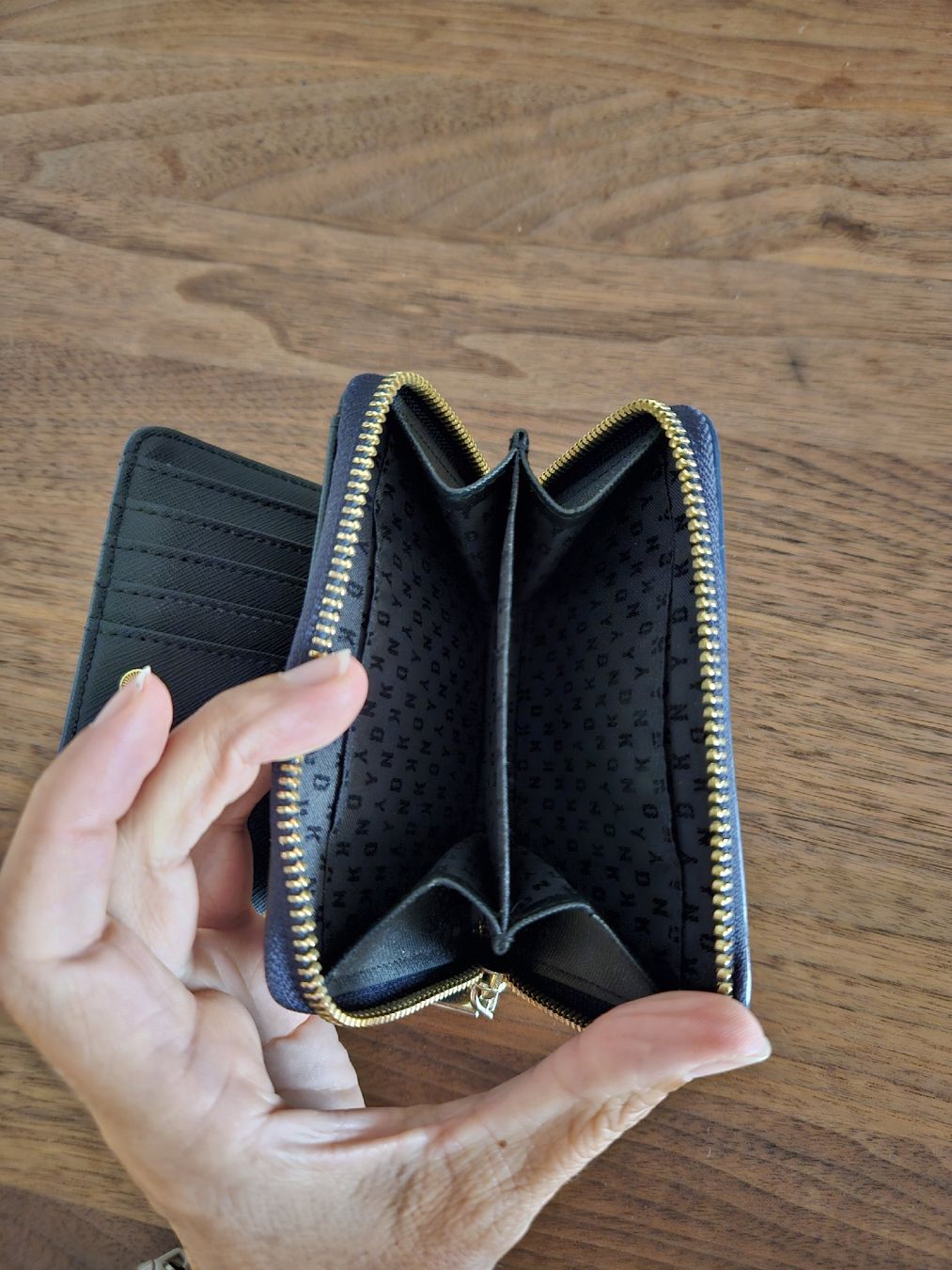 DKNY Portamonete: DKNY Portemonnaie – Usato da Luzern venduto da blackcat010 1