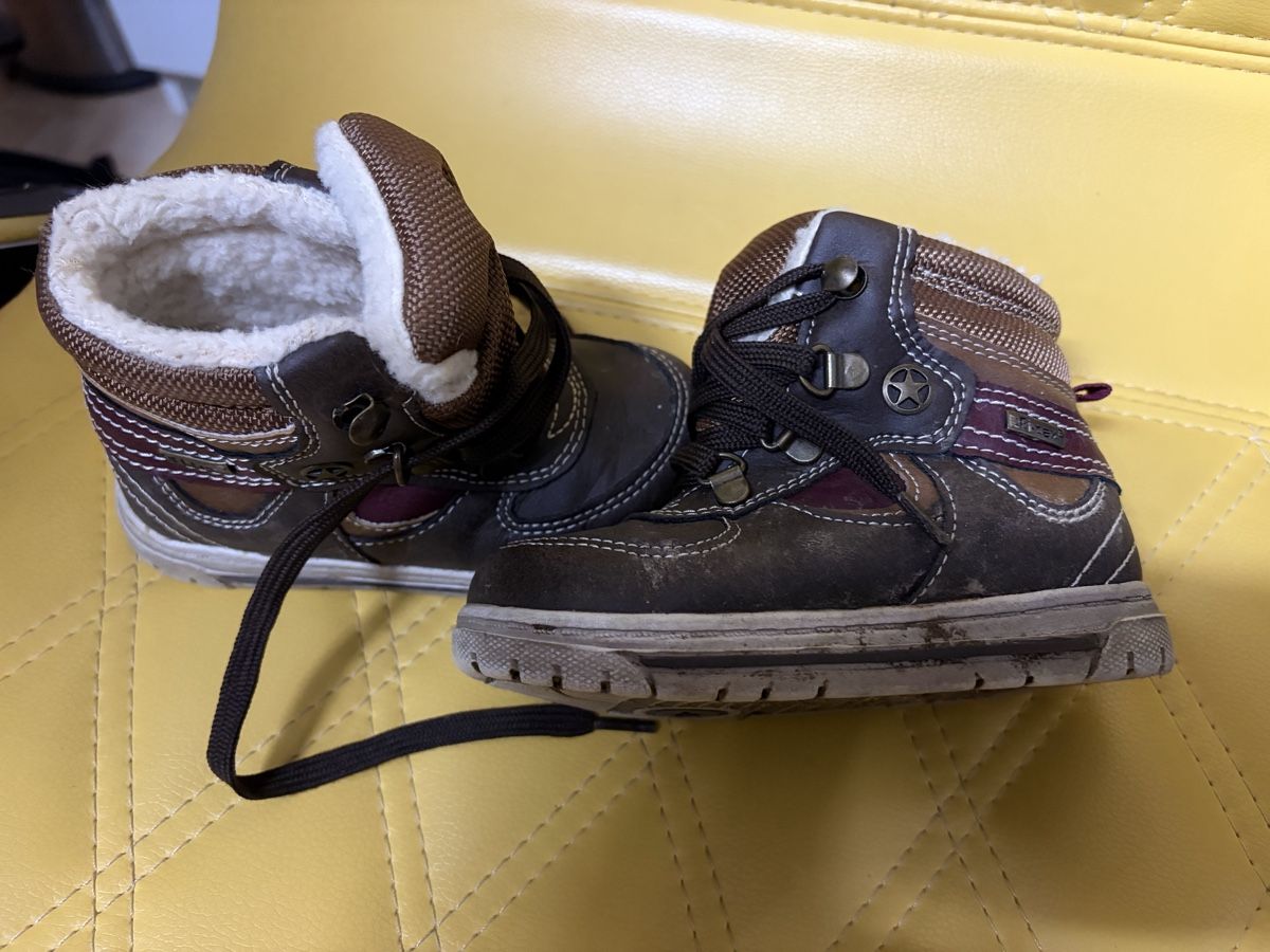 Schuhe für Jungen: Winterschuhe Grösse 22 – Gebraucht aus Granges-Paccot von Fwaeber 1